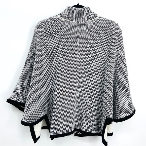 BABY ALPACA Made In Peru Black White Herringbone Soft Button Up Cape Poncho - Picture 2 of 6